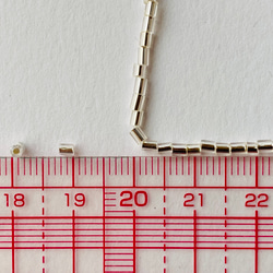 ヴィンテージ竹ビーズ★イタリア製ヴェネツィア★シルバーラインクリア色★1m★リュビネル針★糸通しビーズ★VV2C-SLB 4枚目の画像