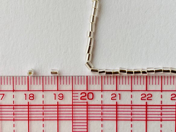 ヴィンテージ竹ビーズ★イタリア製ヴェネツィア★シルバーラインクリア色★1m★リュビネル針★糸通しビーズ★VV2C-SLB 4枚目の画像