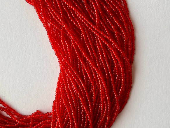 ヴィンテージビーズ★イタリア製ヴェネツィア★15/0サイズ ★濃い赤色★1m★リュビネル針★糸通し★VV15DR-T 1枚目の画像