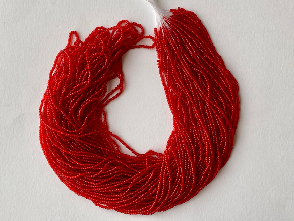 ヴィンテージビーズ★イタリア製ヴェネツィア★15/0サイズ ★濃い赤色★1m★リュビネル針★糸通し★VV15DR-T 2枚目の画像