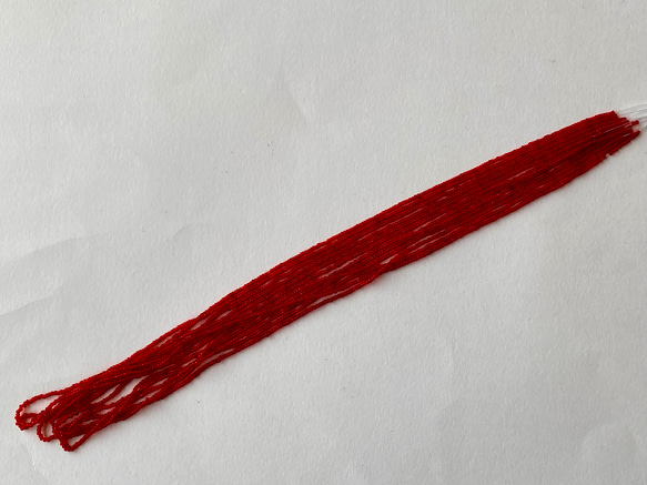 ヴィンテージビーズ★イタリア製ヴェネツィア★15/0サイズ ★濃い赤色★1m★リュビネル針★糸通し★VV15DR-T 5枚目の画像