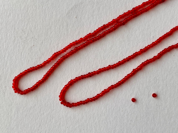 ヴィンテージビーズ★イタリア製ヴェネツィア★15/0サイズ ★濃い赤色★1m★リュビネル針★糸通し★VV15DR-T 6枚目の画像