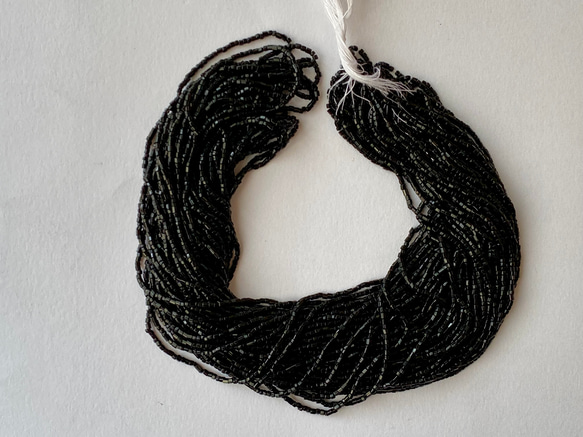 ヴィンテージビーズ★イタリア製ヴェネツィア★六角ビーズ ★黒色★1m★オートクチュール刺繍★糸通し★VV1B-HCB 2枚目の画像