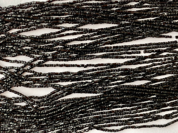 ヴィンテージビーズ★イタリア製ヴェネツィア★六角ビーズ ★黒色★1m★オートクチュール刺繍★糸通し★VV1B-HCB 3枚目の画像