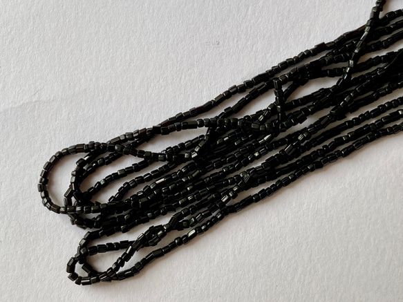 ヴィンテージビーズ★イタリア製ヴェネツィア★六角ビーズ ★黒色★1m★オートクチュール刺繍★糸通し★VV1B-HCB 8枚目の画像