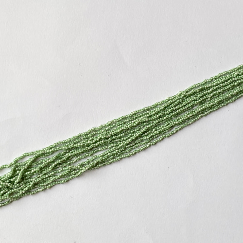 ヴィンテージビーズ☆フランス製☆9/0サイズ ☆白&緑色ストライプ☆1m