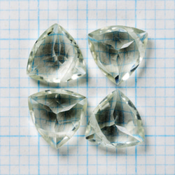 ２粒売り 宝石質グリーンアメジストAAA　トライアングルファセットカット6×6mm 3枚目の画像