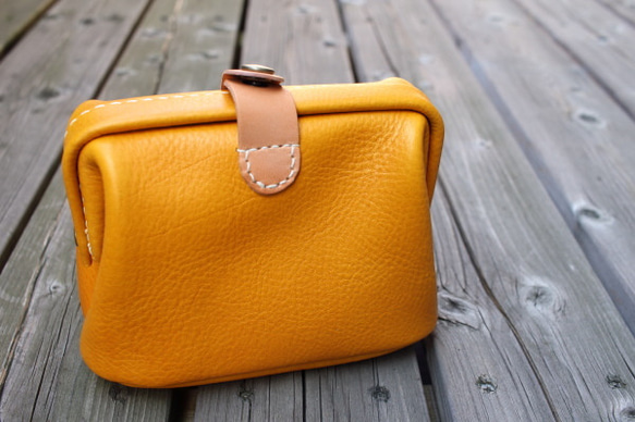 小物 pii ぷっくりとした小さなレザーのダレスポーチ イエロー ポーチ ＠こぶた
