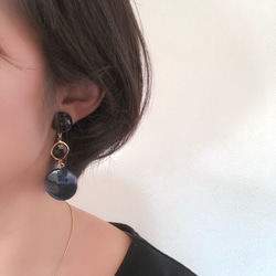 マーブルネイビー×ガラスビーズ♢earring or pierce 2枚目の画像