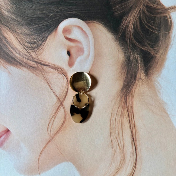 ゴールド×楕円べっ甲♢earring 3枚目の画像