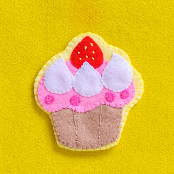 お名前ワッペン『カップケーキ』 フェルトのお名前ワッペン•ホルダー（イチゴのカップケーキ） その他
