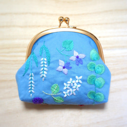 パンジーのがま口ポーチリバティ手刺繍ハンドメイド