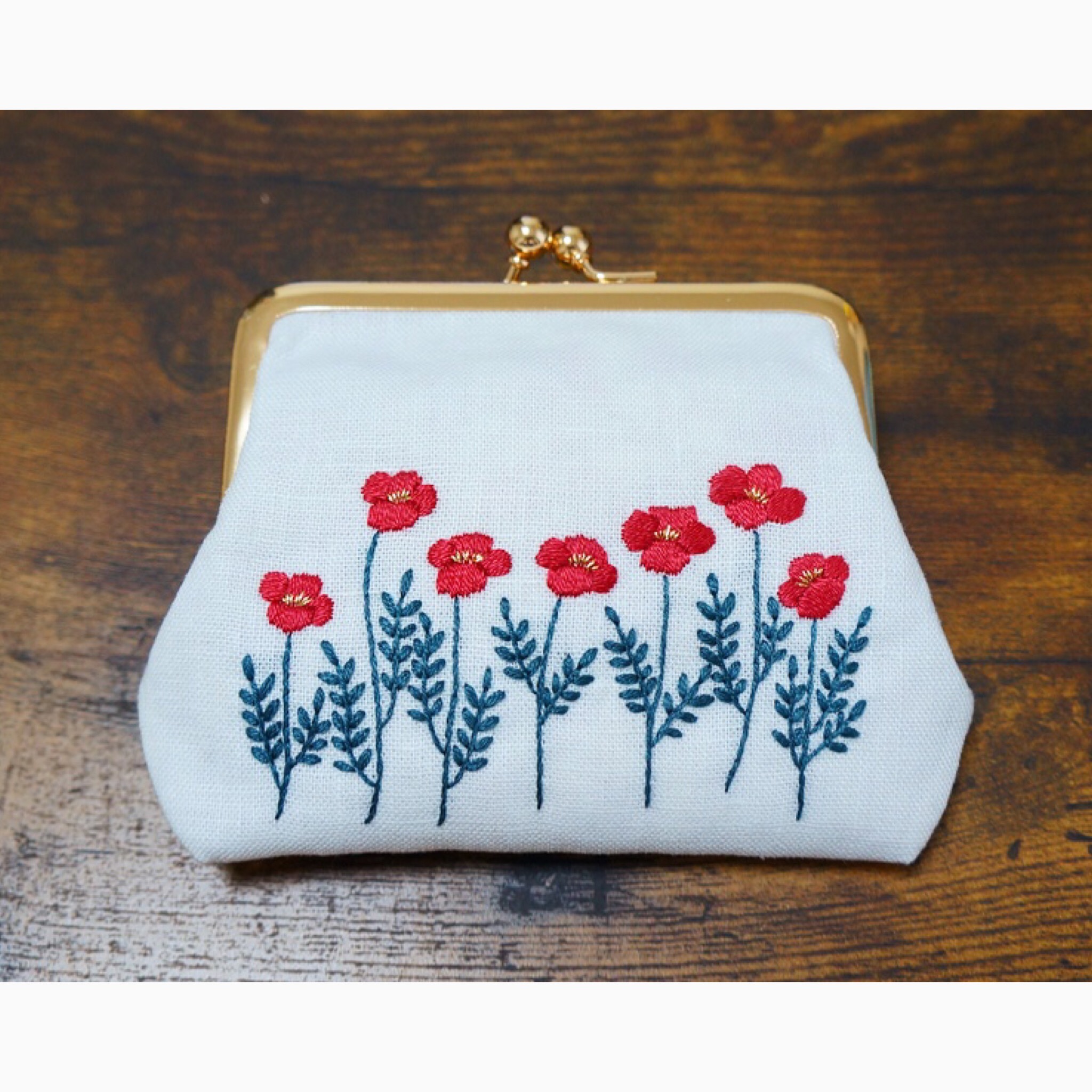 刺繍がま口ポーチ ✢︎ ひなげし ✢︎ 赤 ✢︎ 中サイズ がま口