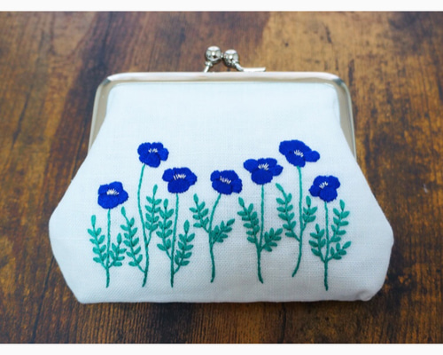 刺繍がま口ポーチ ✢︎ ひなげし ✢︎ 青 ✢︎ 中サイズ がま口