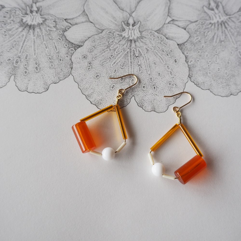 1206】竹ビーズのピアス／イヤリング 竹ビーズの華奢なアシンメトリー