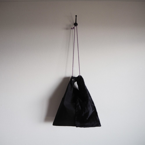 ●受注生産●ファーと帆布のハーフ&ハーフ2wayバッグ【黒】 3枚目の画像