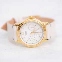 7 スノーホワイト CASIO クロノグラフ ホワイト 日付/曜日/24時間表示 革ベルト 腕時計 1枚目の画像