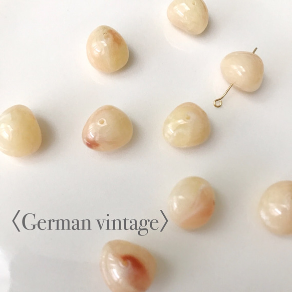 〈German vintage〉 マーブルペールイエロー×ホワイト×レッド ナゲット ビーズ （6個 ） 1枚目の画像