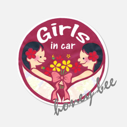 【child seat】girls in car マグネット 1枚目の画像