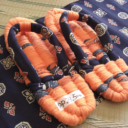 手編み布ぞうり(２３．５㎝）　リメイドＴシャツ　Ｃ２６ 1枚目の画像