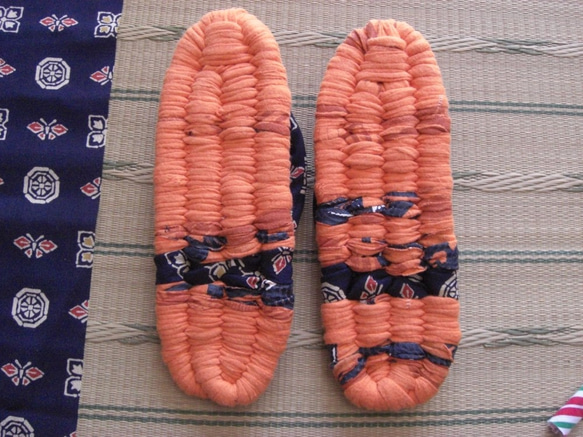 手編み布ぞうり(２３．５㎝）　リメイドＴシャツ　Ｃ２６ 5枚目の画像
