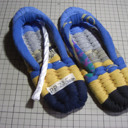 手編み布ぞうり(２３．５㎝）　リメイドＴシャツ　Ｃ３８ 2枚目の画像