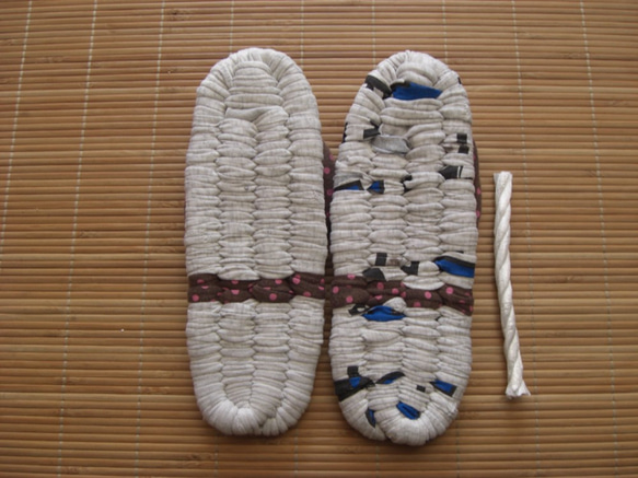 手編み布ぞうり(２４．０㎝）　リメイドＴシャツ　Ｃ３９ 5枚目の画像