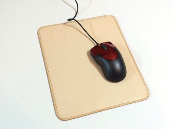 革のレザーマット・マウスパッド　本革・レザー【選べるカラー・名入れ無料】【商品番号：ch310】