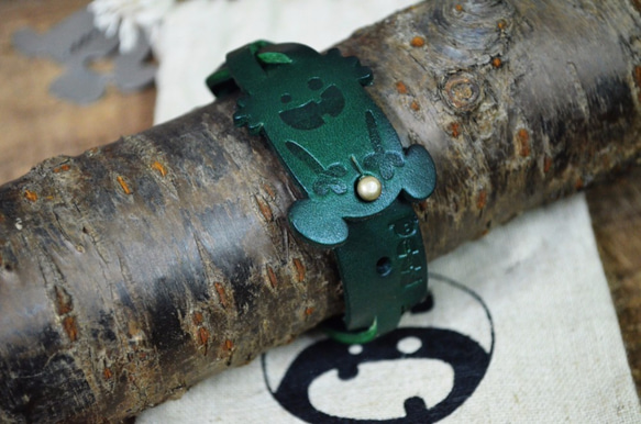 【Peej】'Outie' Leather Bracelet / Green 1枚目の画像