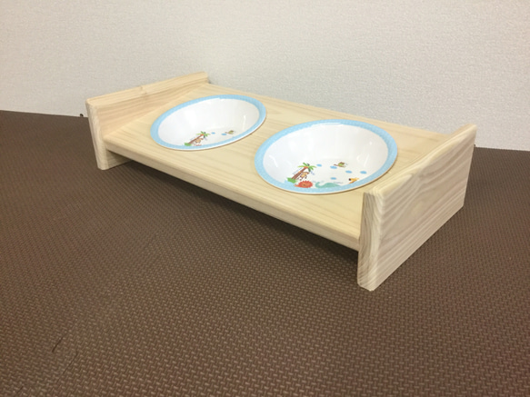 (ヒノキ)ご飯テーブル2つ穴・飾り彫・ハンドメイド⭐️器付き⭐️ 4枚目の画像