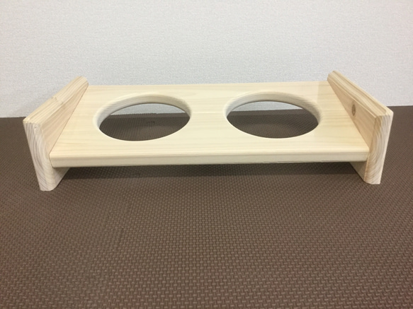 (ヒノキ)ご飯テーブル2つ穴・飾り彫・ハンドメイド⭐️器付き⭐️ 5枚目の画像