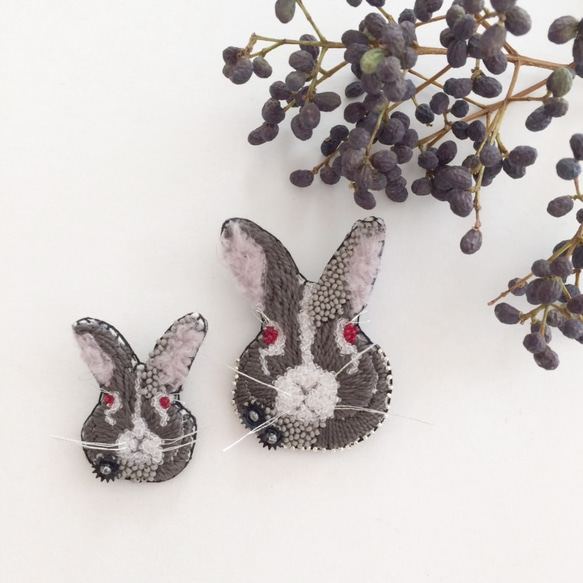 【受注生産】《Mサイズ》Rabbit black 刺繍ブローチ 5枚目の画像