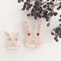 【受注生産】《Mサイズ》Rabbit white 刺繍ブローチ 5枚目の画像