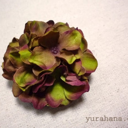 お花のコサージュブローチ・秋色 紫陽花 2枚目の画像