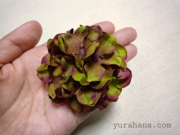 お花のコサージュブローチ・秋色 紫陽花 3枚目の画像