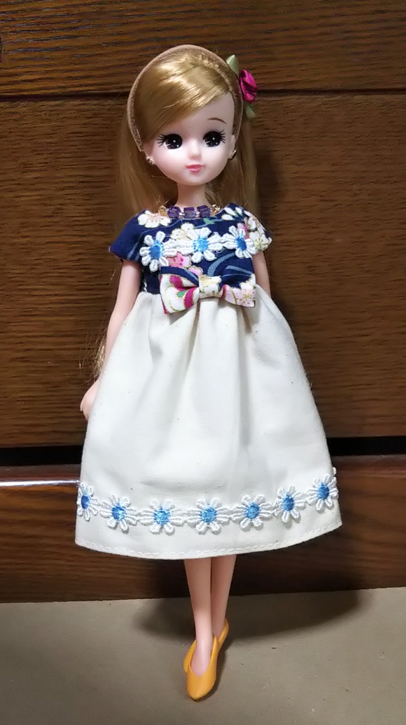 《ドール服》冬に揺れる小さな花 3枚目の画像