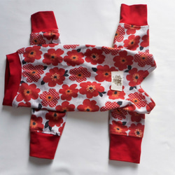 赤いお花のパジャマ 1枚目の画像