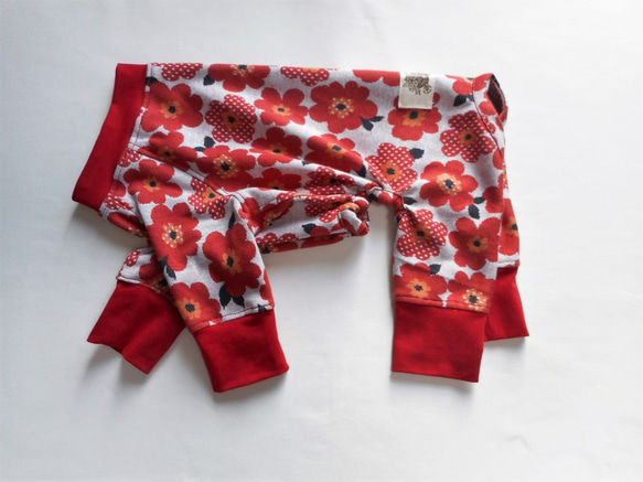 赤いお花のパジャマ 2枚目の画像
