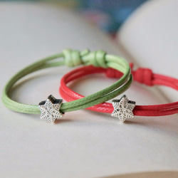 ITS：942【極簡系列・～聖誕快樂～】雪花蠟繩手環1條。紅色/抹綠。15個顏色。 第4張的照片