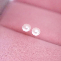 ITS：201【耳環系列・天然淡水珍珠・4mm】925銀精緻細緻耳針耳環。附精美包裝盒。 第1張的照片