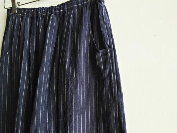 Feliz & Recap [ 斜口袋寬褲裙 ]  亞麻  深藍條紋 第6張的照片