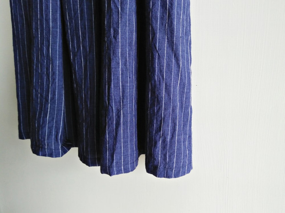 Feliz & Recap [ 斜口袋細摺優雅長裙 ] 亞麻 牛仔藍條紋 第7張的照片