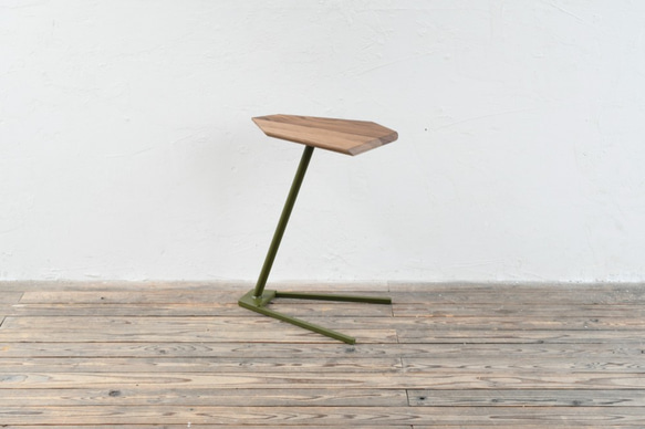 RAGGED SIDE TABLE / Walnut 1枚目の画像