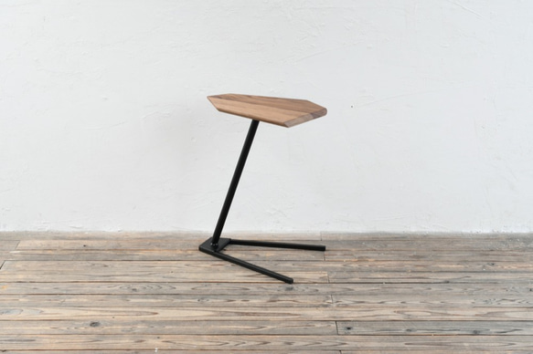 RAGGED SIDE TABLE / Walnut 2枚目の画像