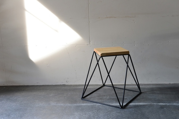 PYRAMID STOOL – PINE 2枚目の画像