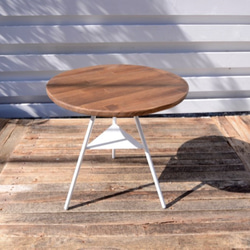 Tripod table - Pine woodtop Low （パイン丸テーブル・ロウタイプ） 2枚目の画像