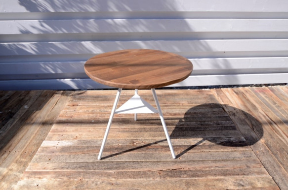Tripod table - Pine woodtop Low （パイン丸テーブル・ロウタイプ） 2枚目の画像