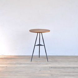 Tripod table -Pine woodtop Middle（パイン丸テーブル・ミドルタイプ） 1枚目の画像