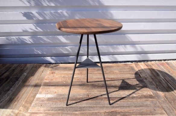 Tripod table -Pine woodtop Middle（パイン丸テーブル・ミドルタイプ） 2枚目の画像