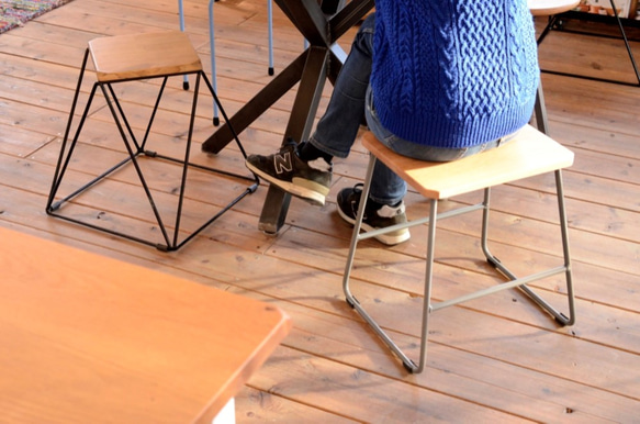 TRAPEZOID STOOL - OAK　/スツール・椅子・踏み台 4枚目の画像